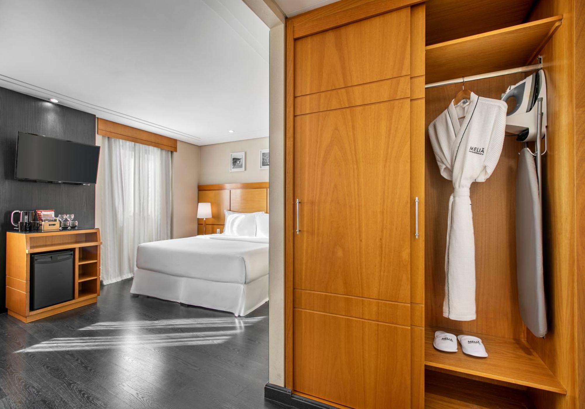Melia Jardim Europa Hotel Sao Paulo Bagian luar foto A room at the hotel